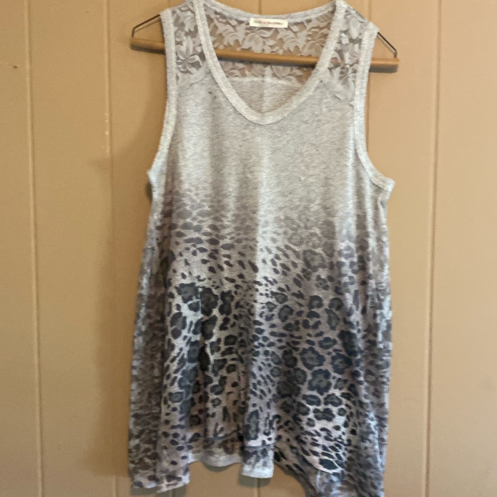Ladies large voice of California top. Beautiful!